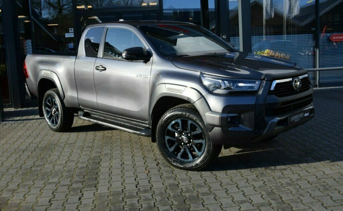 2024 Toyota Hilux 28 D4D XTRA CAB INVINCIBLE AT VAN