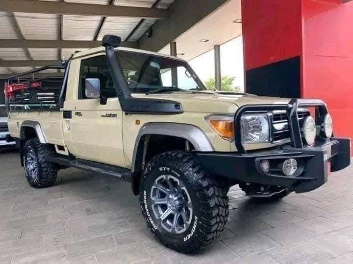 2018 Toyota Land Cruiser 79 LX V8